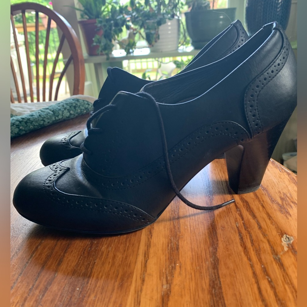 Kelly and Katie Size 8.5 black booties